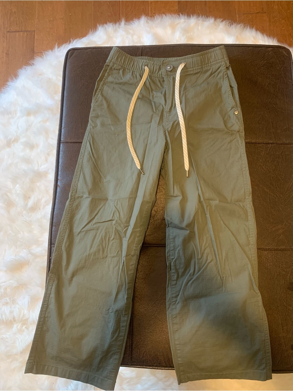 Vuori Women’s Olive Drawstring Casual Pants